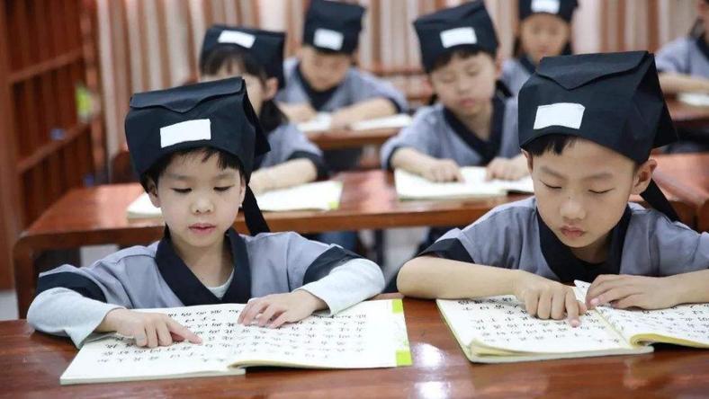 国学班火了,但它有可能违法